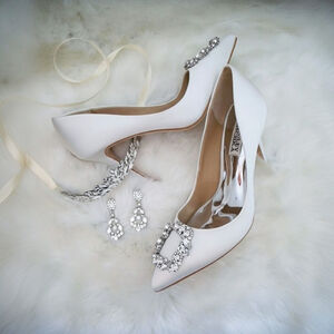 Badgley Mischka Cher Heels Womens 5.5 White Satin Crystal Buckle Wedding Pumps